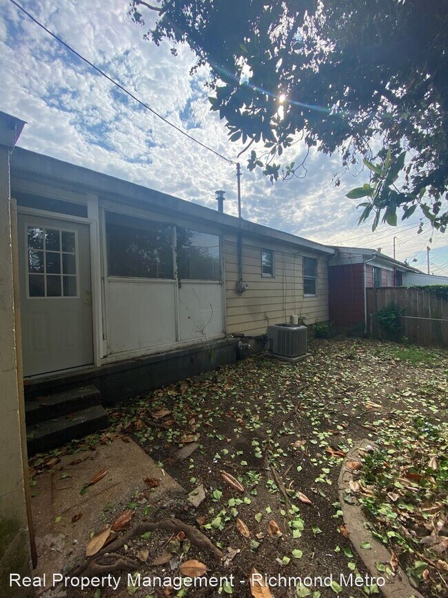 Building Photo - 3 br, 1.5 bath House - 1005 Kinney Street