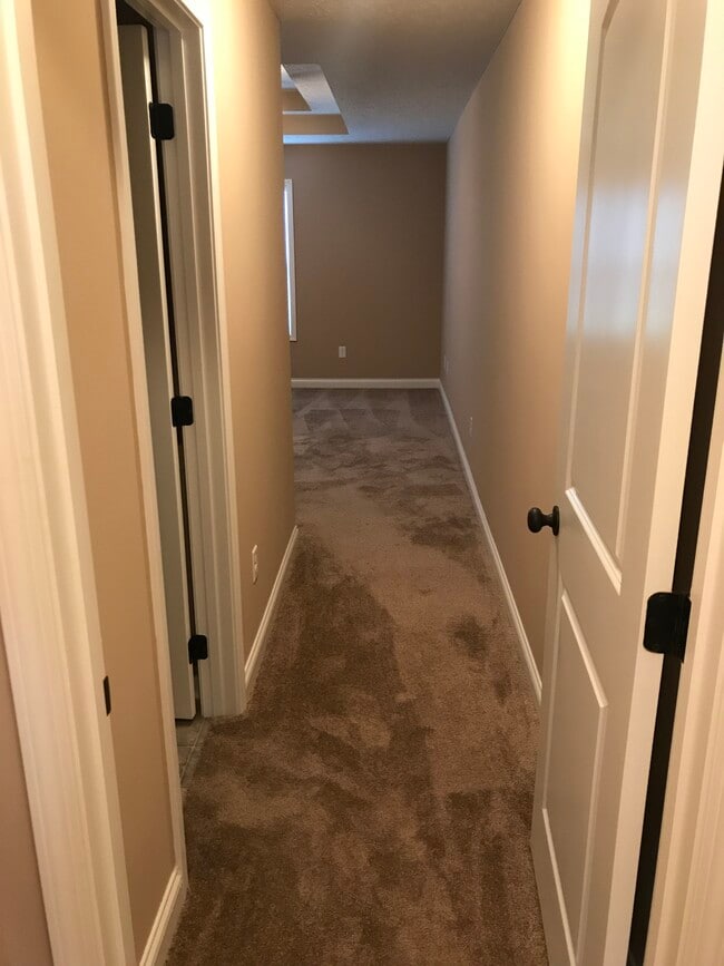 Building Photo - 1474 N POINTE Wy