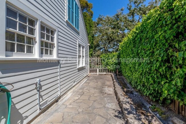 Building Photo - 84 Vía Del Pinar