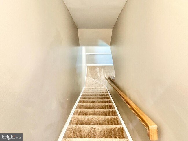 Building Photo - 16 Westchester Ct