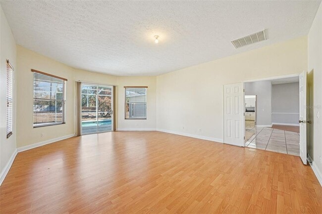 Building Photo - 918 Academy Dr