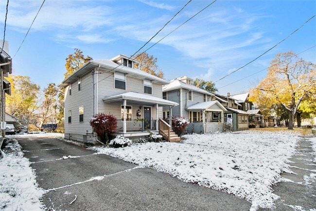 Building Photo - 528 Avon St