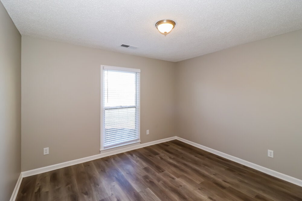 Building Photo - 8901 Raspberry Ln