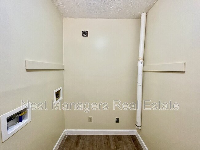 Building Photo - 5842 Aftonshire Dr