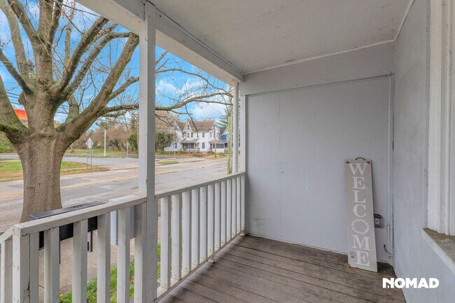 Building Photo - Charming 2BR Duplex in Salem