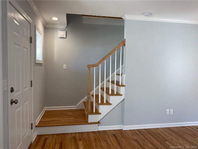 Building Photo - 39 Rowland Farm Rd