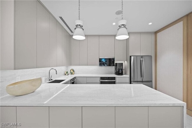 Building Photo - 6825 Grenadier Blvd