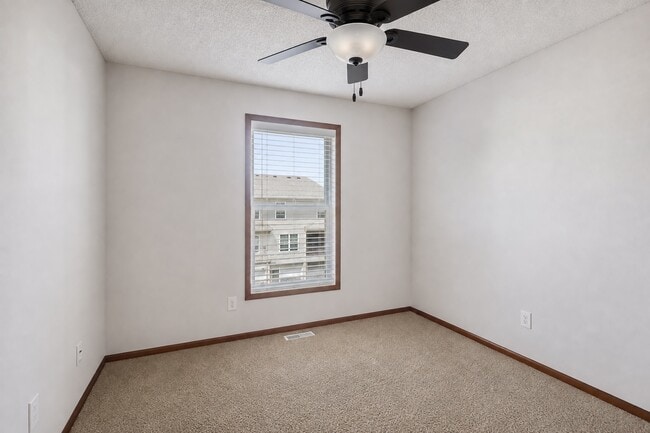 Building Photo - 15024 Farnham Ave N
