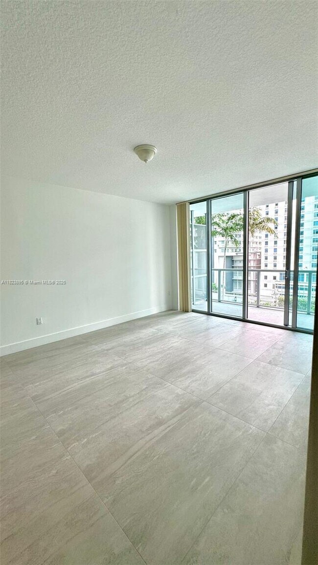 Building Photo - 1111 SW 1st Ave