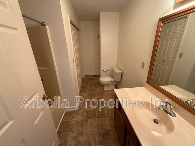 Building Photo - 115 Rowe Ln