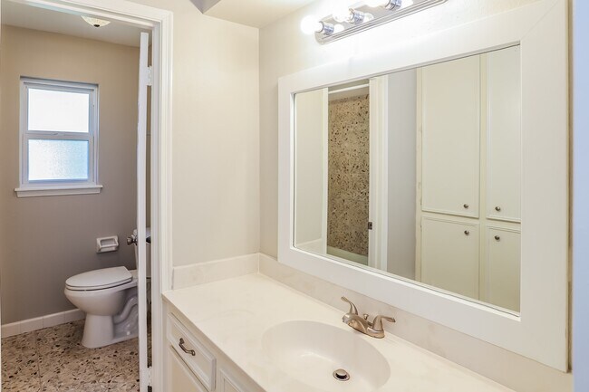 Building Photo - 7902 Beaufort Dr