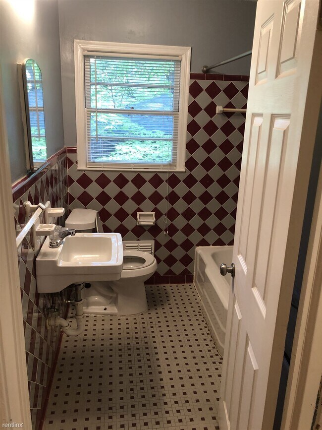 Building Photo - 3 br, 1 bath House - 2550 Graywall Street