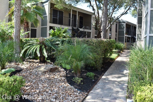 Building Photo - 1 br, 1 bath Apartment - 10010 West Park Dr.