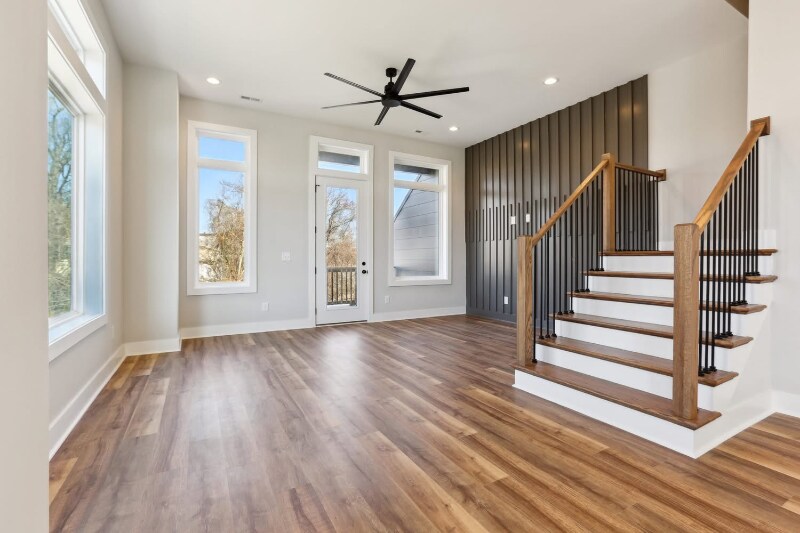 Building Photo - 107 E 9th St