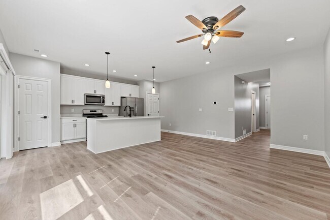 Building Photo - 11586 Willowbrook Rd