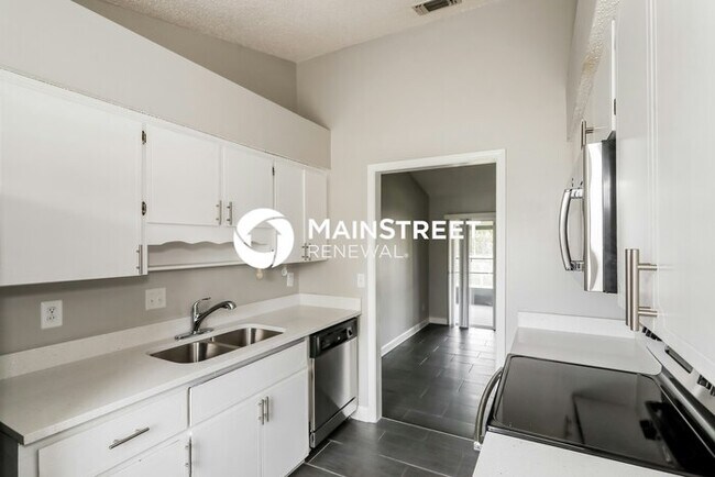Building Photo - 3 Bedroom Pet-Friendly Home in Jacksonville, FL with Main Street Renewal