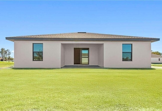 Building Photo - 5037 NE Tradewinds Cir