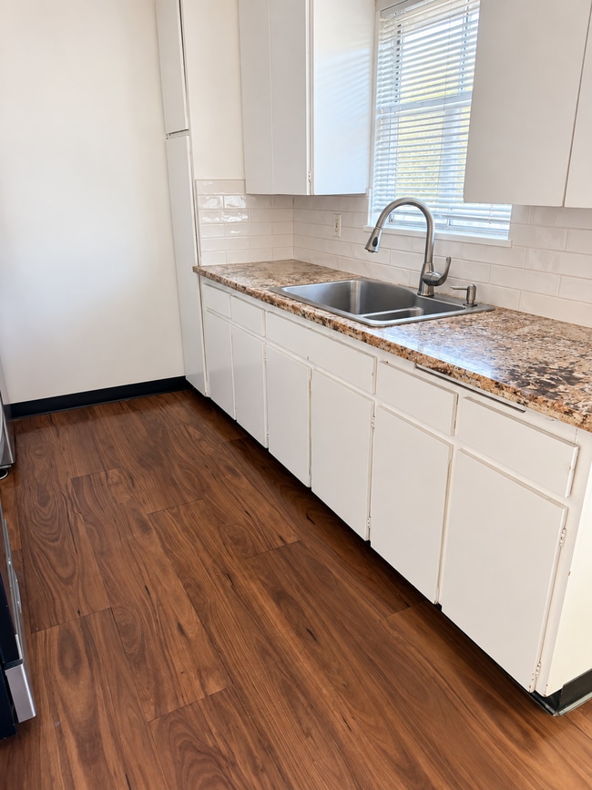 Building Photo - $900 Move In Special - No rent for September 2026. Must take possession in September 2026 Must se...