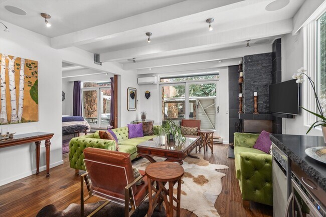 Building Photo - 210 E Hyman Ave