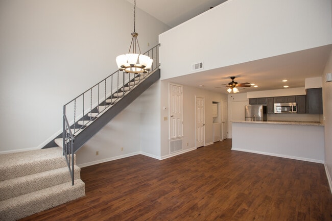 Building Photo - 2112 E Airline Rd