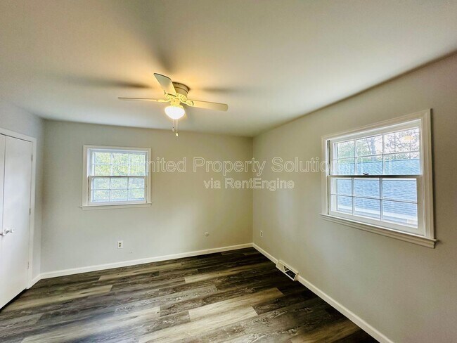 Building Photo - 420 Rose Ave