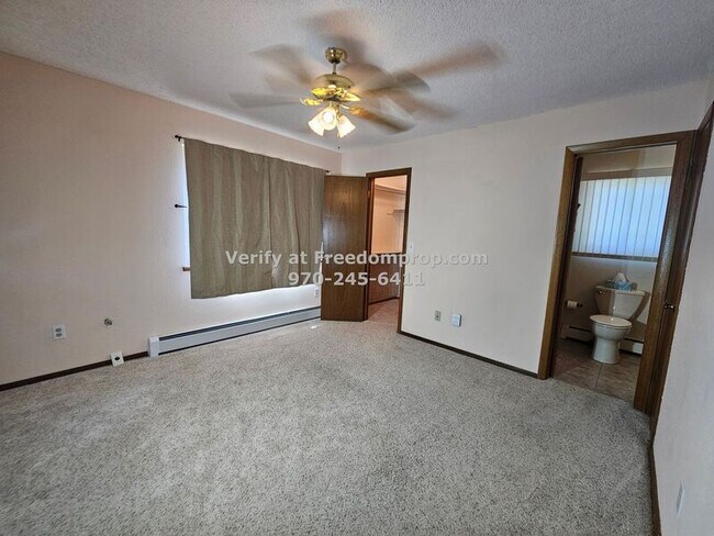 Building Photo - 383 E Valley Cir