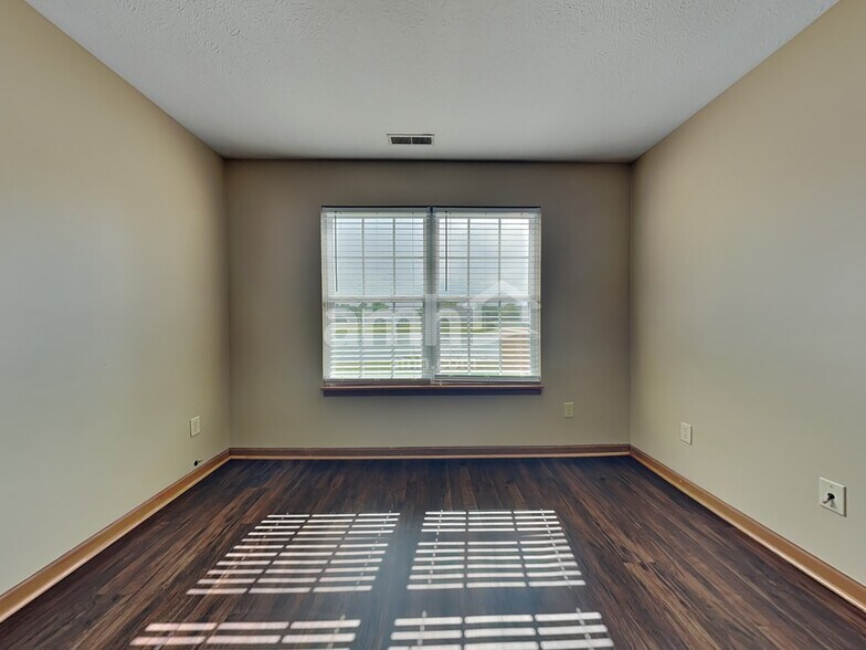 Building Photo - 511 Zephyr Way