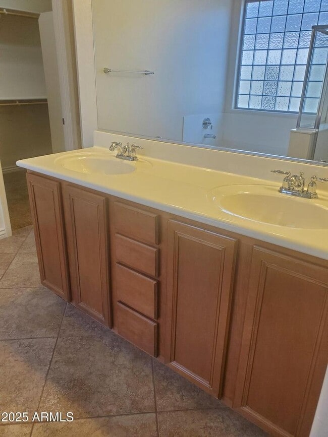 Building Photo - 18188 W Paradise Ln