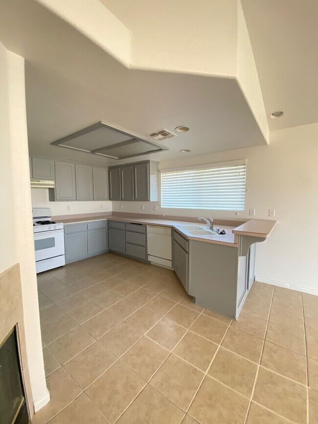 Building Photo - AVAILABLE NOW $200 off First Month Rent