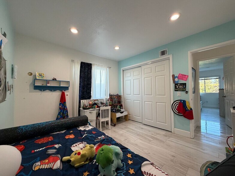 Building Photo - 1490 Sierra Madre Dr