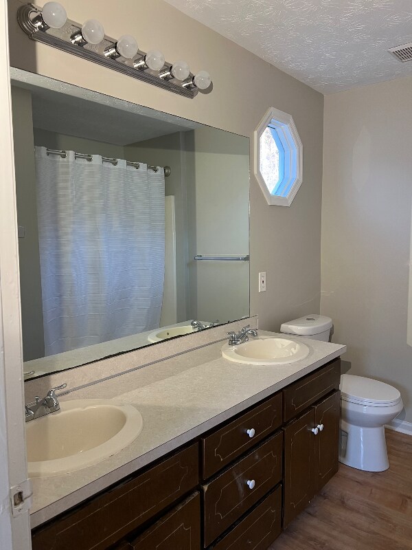 Building Photo - 2144 Hunter Ct