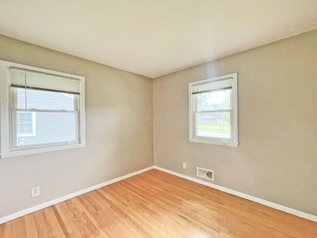 Building Photo - Spacious Redone Rambler with Huge 1/2 Acre Yard, Deck, Patio, Primary Suite, 3-BRs on Main Level ...