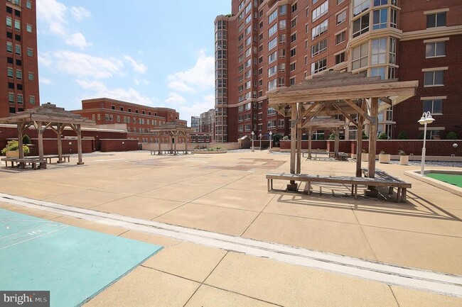 Building Photo - 2151 Jamieson Ave