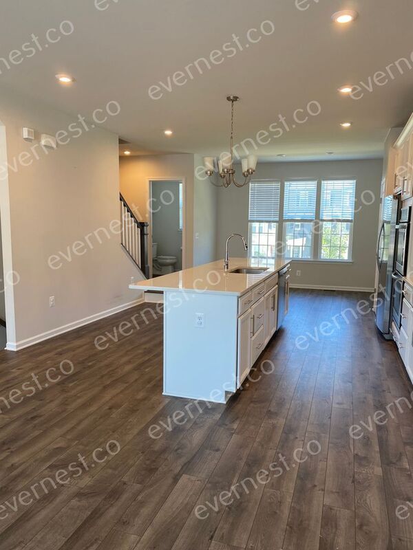 Building Photo - 1802 Sag Harbor Ln