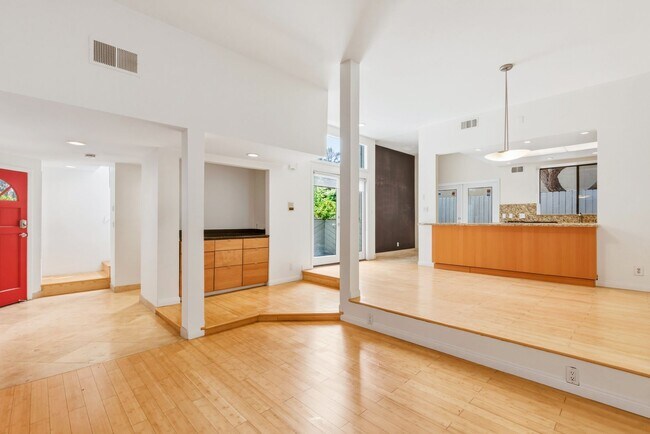Building Photo - Paradise Condos
