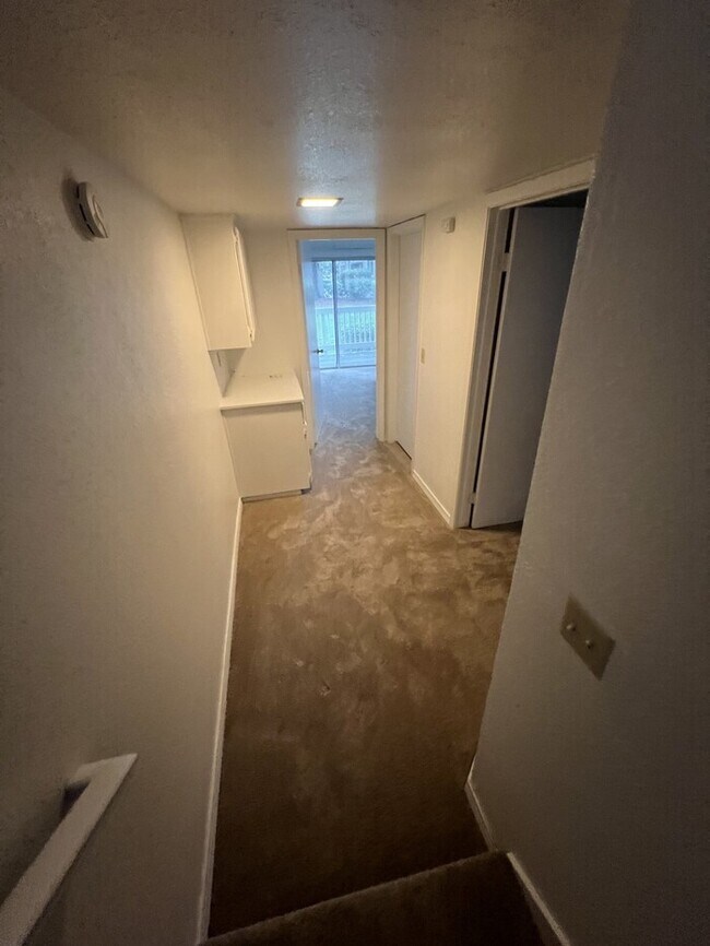 Building Photo - 235 Live Oak Cir