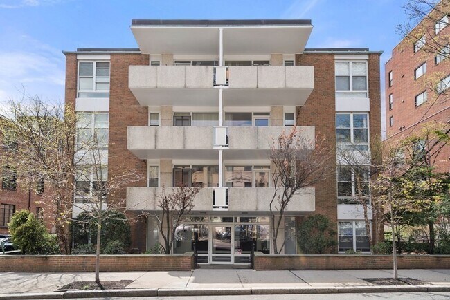 Building Photo - 100 Marion St