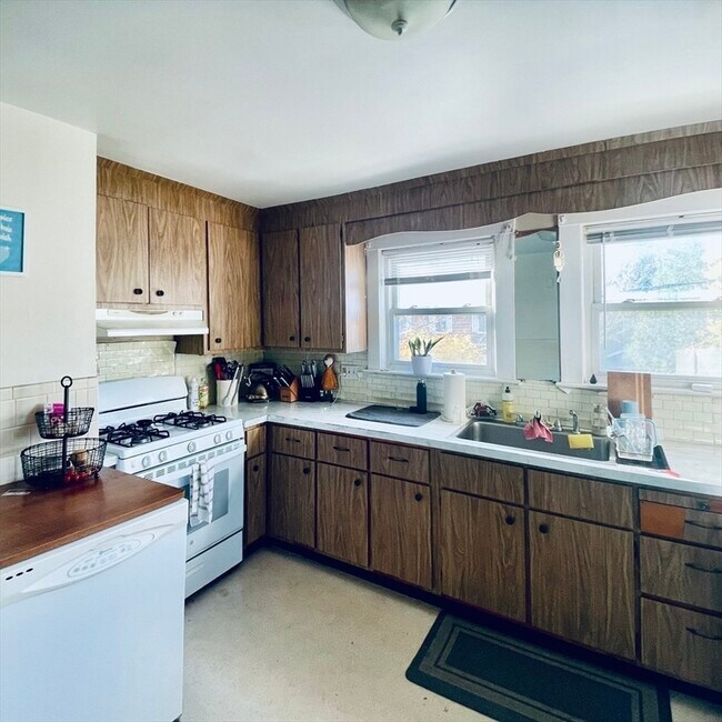 Building Photo - 22 Trapelo St