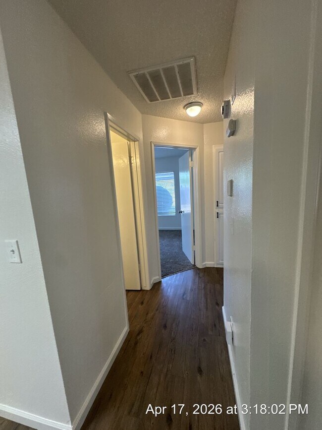 Building Photo - 3103