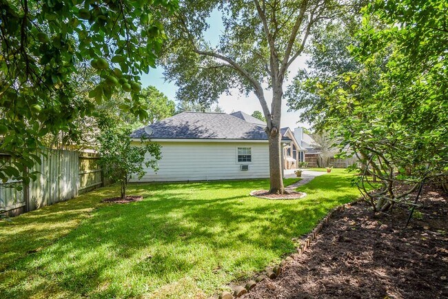 Building Photo - 910 Chinni Ct