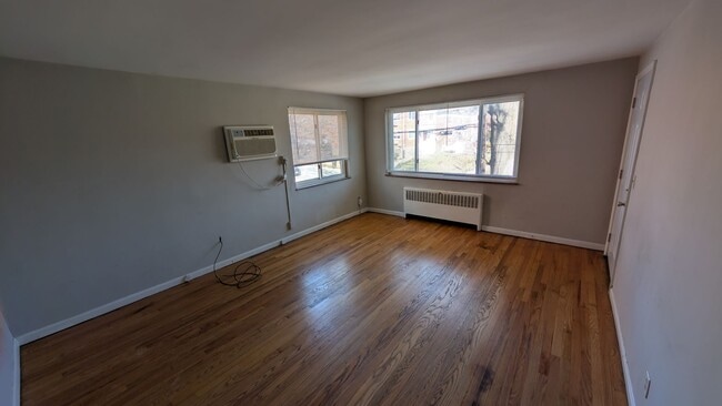 Building Photo - 5855 Monfort Hills Ave