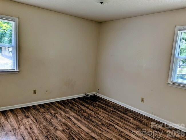 Building Photo - 354 Harrill St