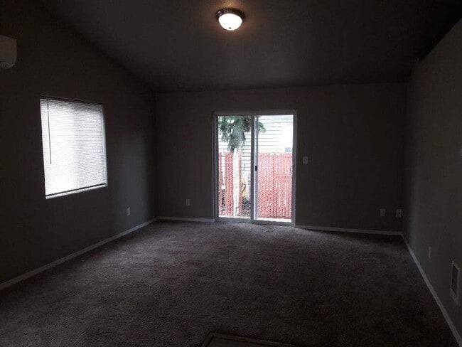 Building Photo - UPDATED Single Family Home!