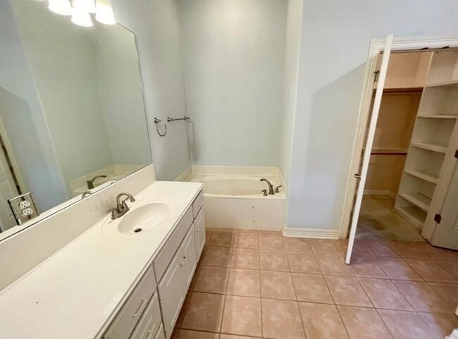 Building Photo - 3601 Serena Woods Ct