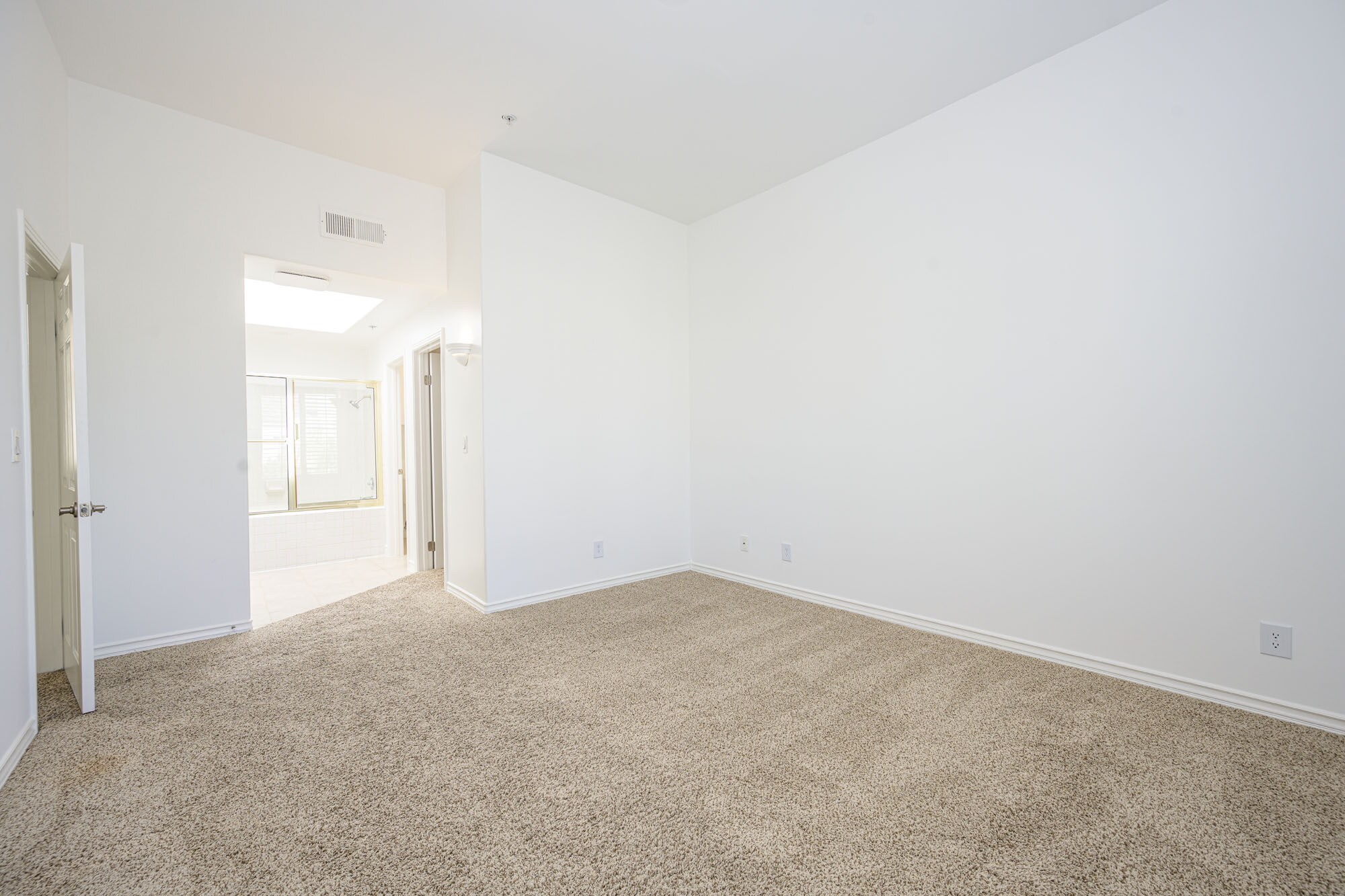 Building Photo - 2243 Martin