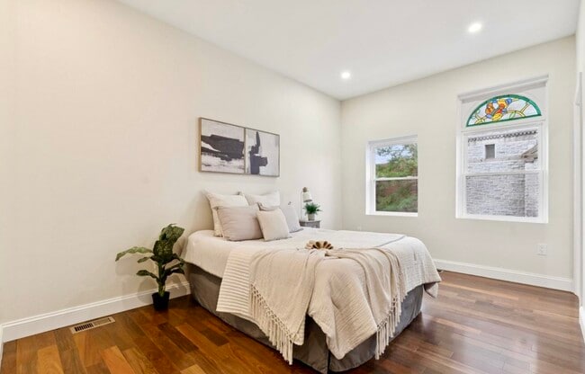 Building Photo - 1906 Madison Ave