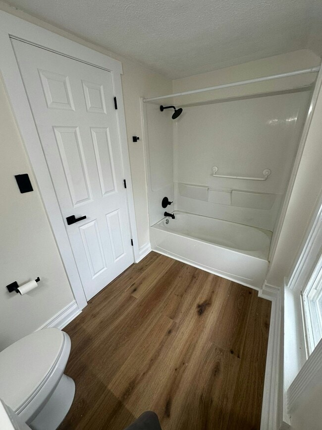 Building Photo - 125 E Market St