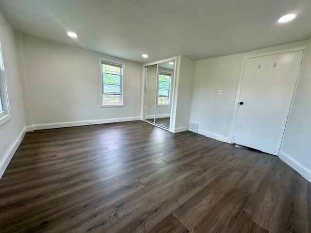 Building Photo - 243 Park Ln