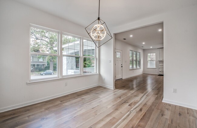 Building Photo - Elegant Midtown Memphis Single-Family Home for Lease