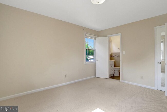 Building Photo - 7623 Arlen St